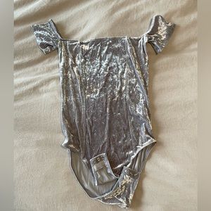 Velvet off the shoulder bodysuit -Silver/Gray